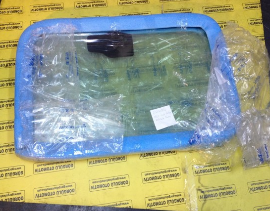 206773104 Telehander kabin arka camı / Back window glass